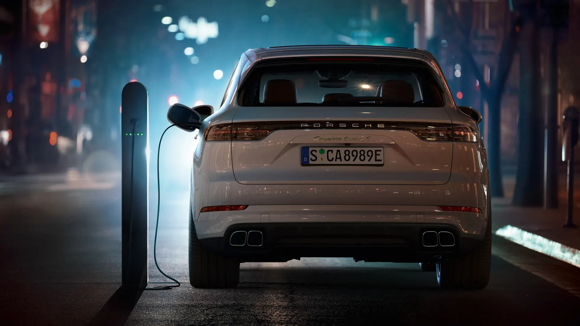 風行T5 EVO車尾乍看之下與Porsche旗下Cayenne相當類似。(圖片來源/ Porsche)