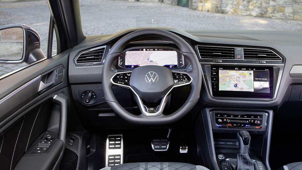 車內透過全數位儀錶板、新世代多媒體資訊整合系統與新式樣空調介面營造更高科技感。(圖片來源/ Volkswagen)