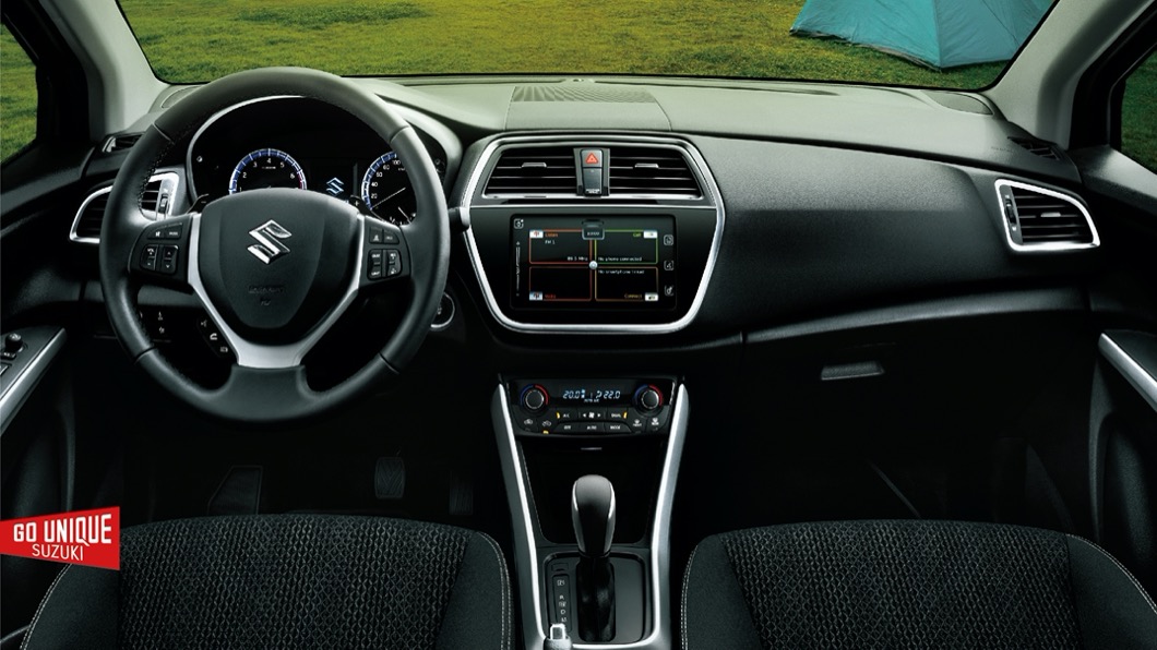 SX4內裝採用黑銀雙色鋪陳的座艙空間，帶來細膩的車內質感。(圖片來源/ Suzuki)