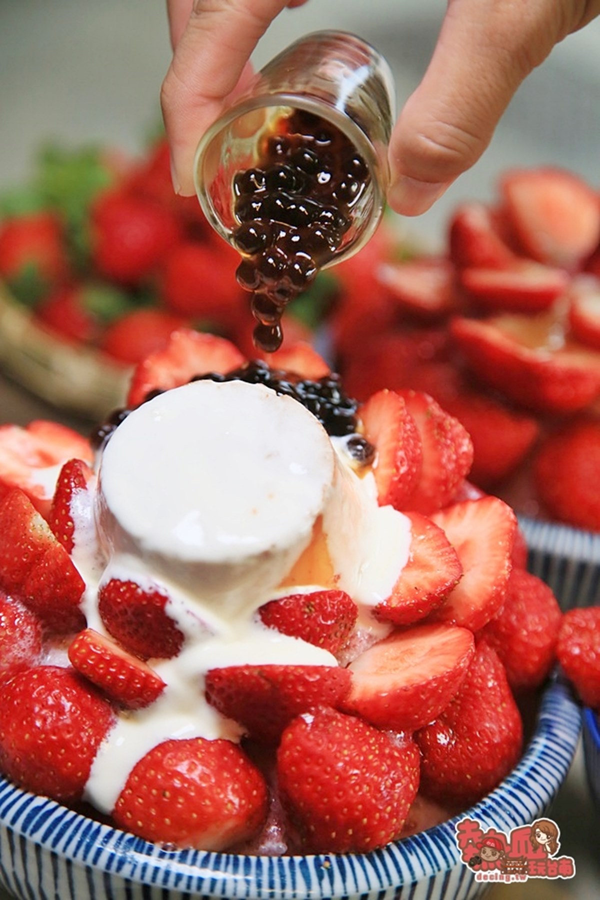 草莓控注意！台南草莓奶蓋布丁冰甜蜜度破表，3款冰品好吃又好拍 