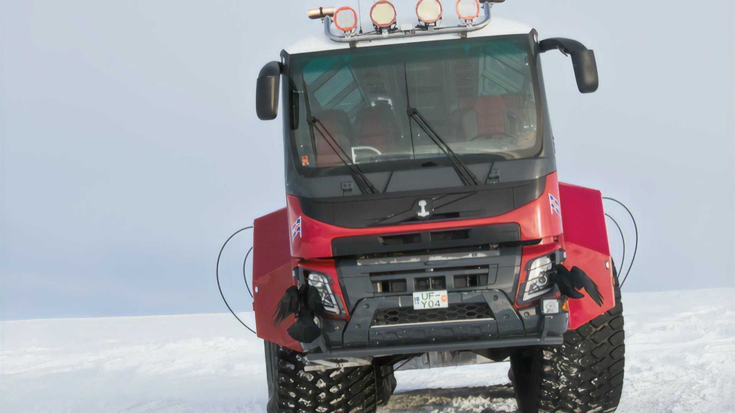 Sleipnir巴士也具備850匹馬力，能夠在險惡的冰川上以時速60公里行駛。(圖片來源/ Sleipnir Tours)