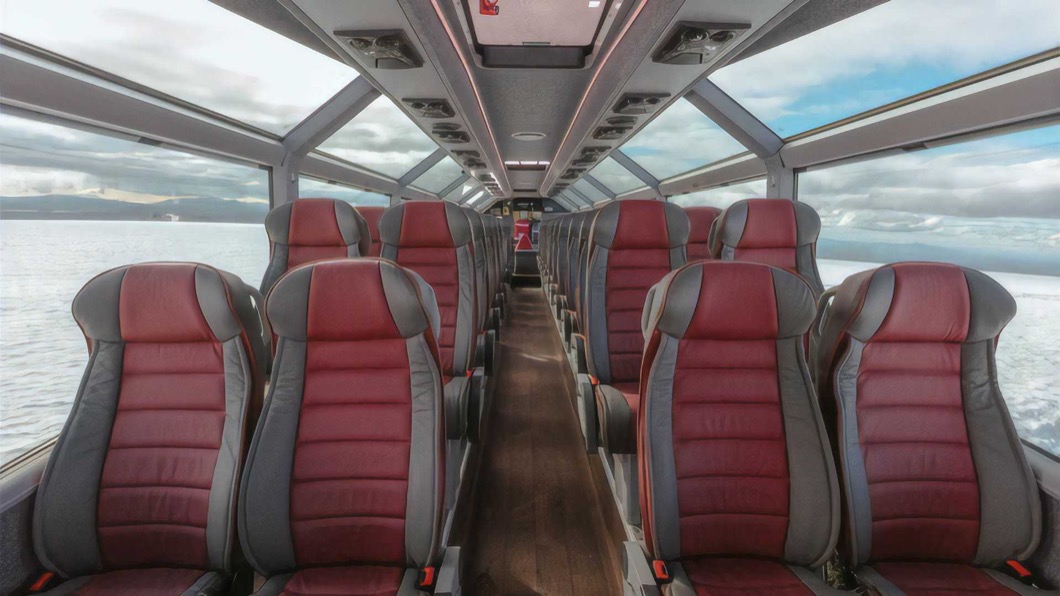 Sleipnir的車身長度約15米，車內相當寬敞且光線充足，讓乘客擁有舒適的乘坐空間。(圖片來源/ Sleipnir Tours)