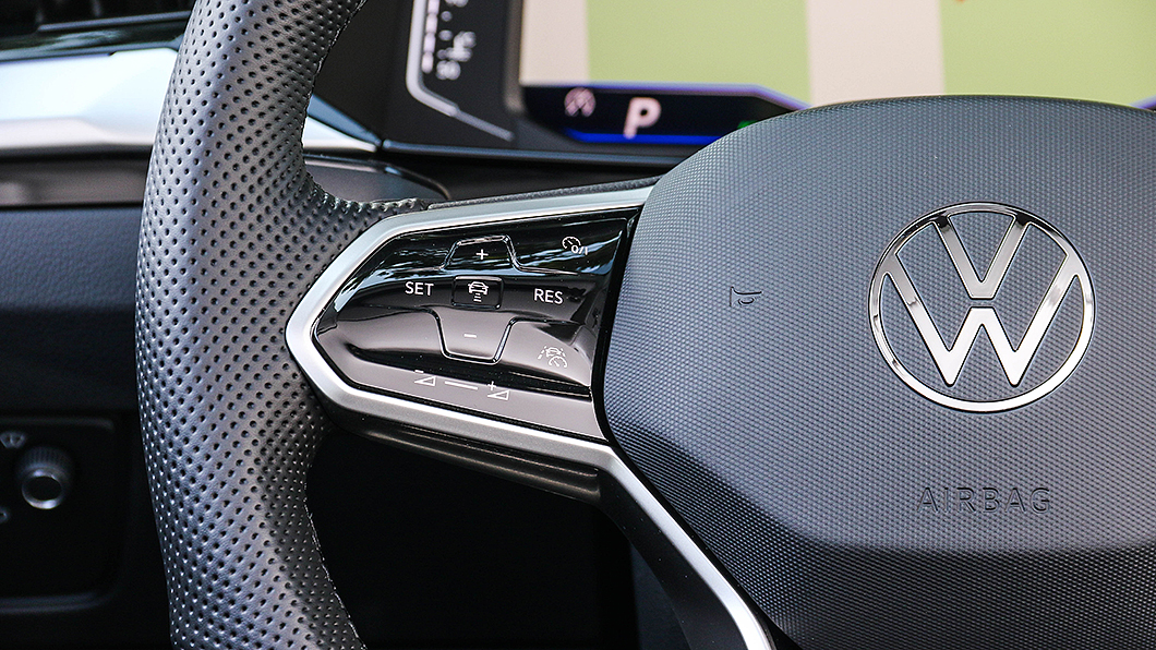 全速域ACC與主動式車道維持輔助系統等IQ.Drive系統為330 TSI Elegance Premium車型標配。