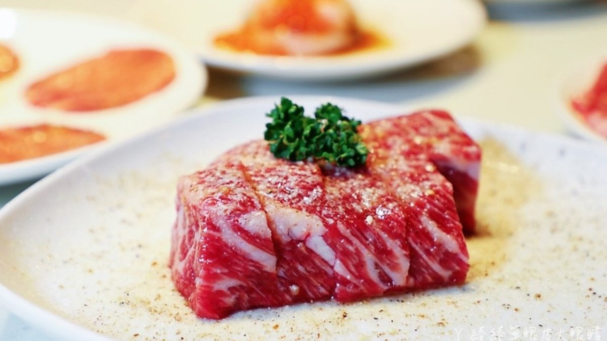 水水吃肉免動手！新竹網美系燒肉店有專人代烤服務，私房炙燒比目魚蓋飯最驚豔