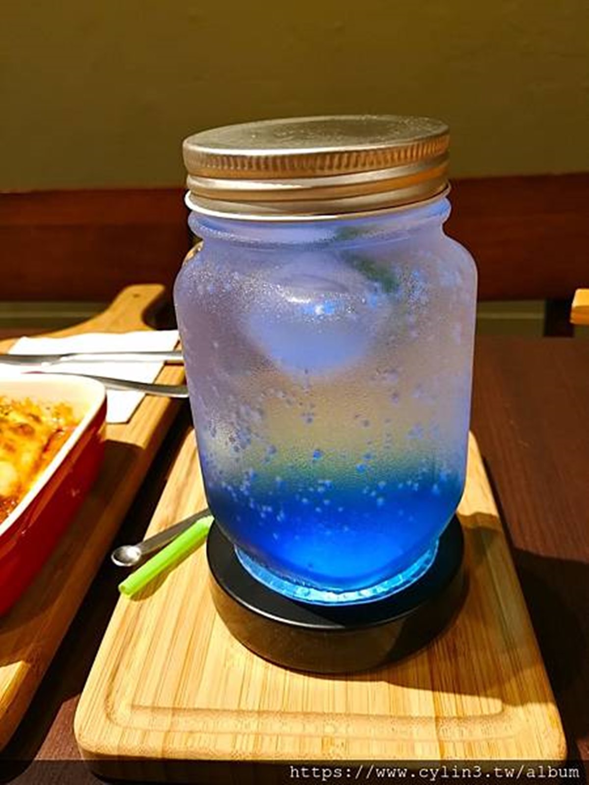 水水會愛！士林美拍咖啡廳獨享蜜糖吐司超邪惡，打卡必點彩虹藍柑氣泡水