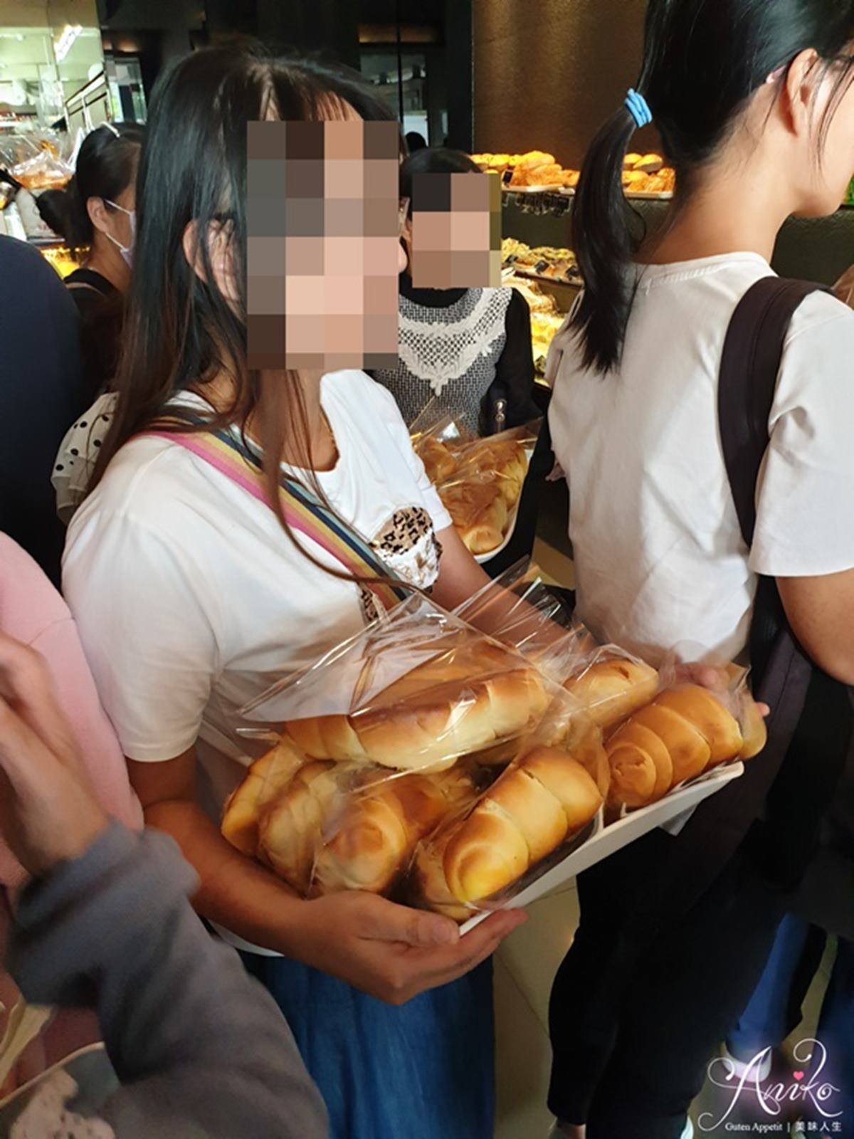 麵包控暴動了！台南超狂羅宋出爐就秒殺，在地人激推「毛毛蟲」