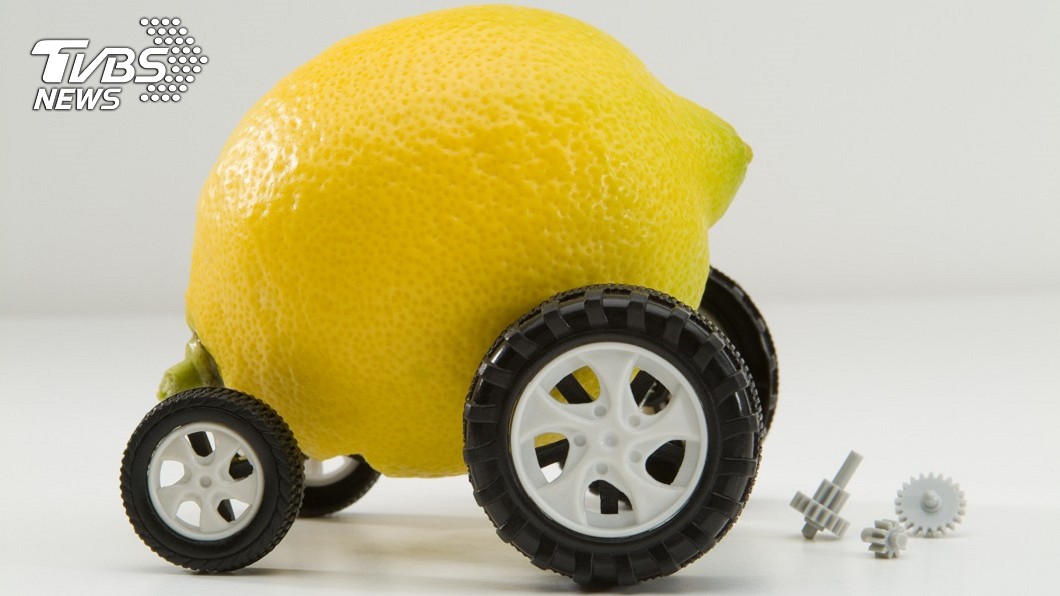 檸檬車一詞來自於美國俚語，以檸檬稱呼購買後發現品質有瑕疵的車輛。(圖片來源/ Shutterstock)