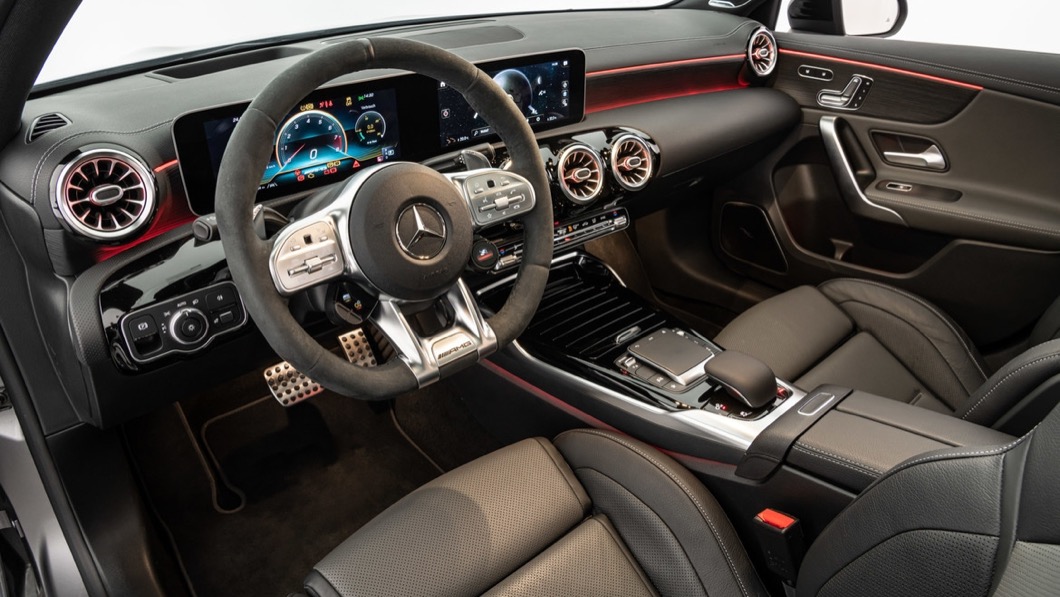 內裝呈現方面，Brabus提供客製化服務，讓車主可以選用高檔皮革，創造更具個人風格的車艙氛圍。(圖片來源/ Brabus)