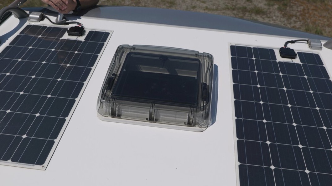 為了讓這兩款露營車可以自給自足，因此車上也配備有90W的太陽能板以及智能電池系統。(圖片來源/ Hymer)