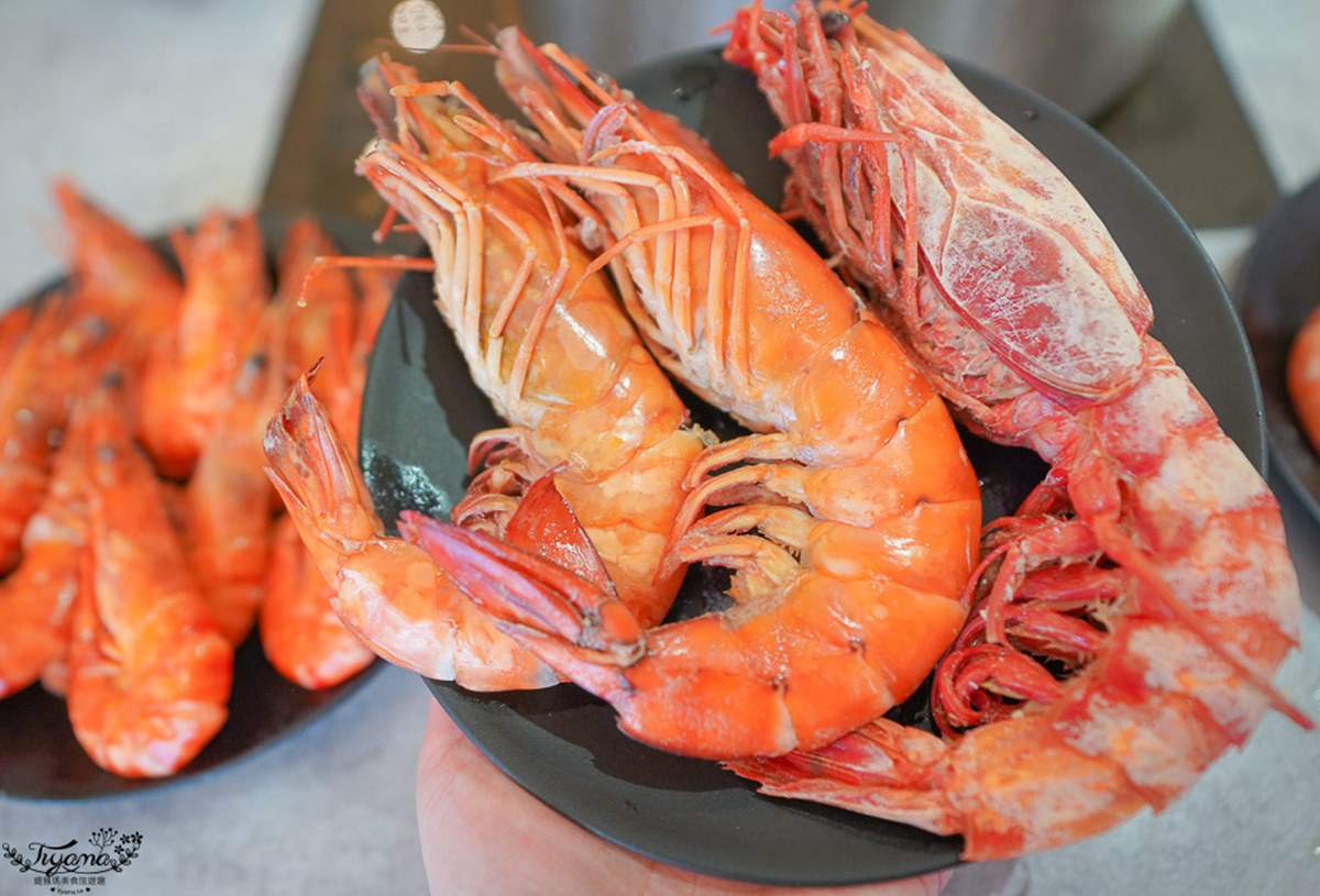 蝦子比臉還長！台南浮誇系鍋物吃得到6種鮮蝦，必點祕製麻辣湯頭一喝就上癮