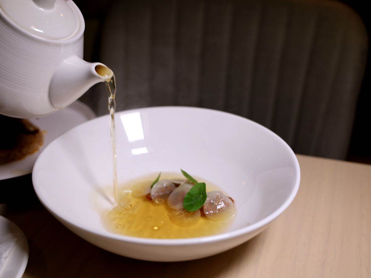 板橋美拍森林系餐廳！套餐一次享9道精緻料理：鮪魚塔塔拌螞蟻、北海道生食干貝