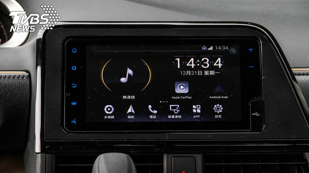7吋觸控式多媒體資訊整合系統配備有Apple CarPlay與Android Auto智慧型手機連結。