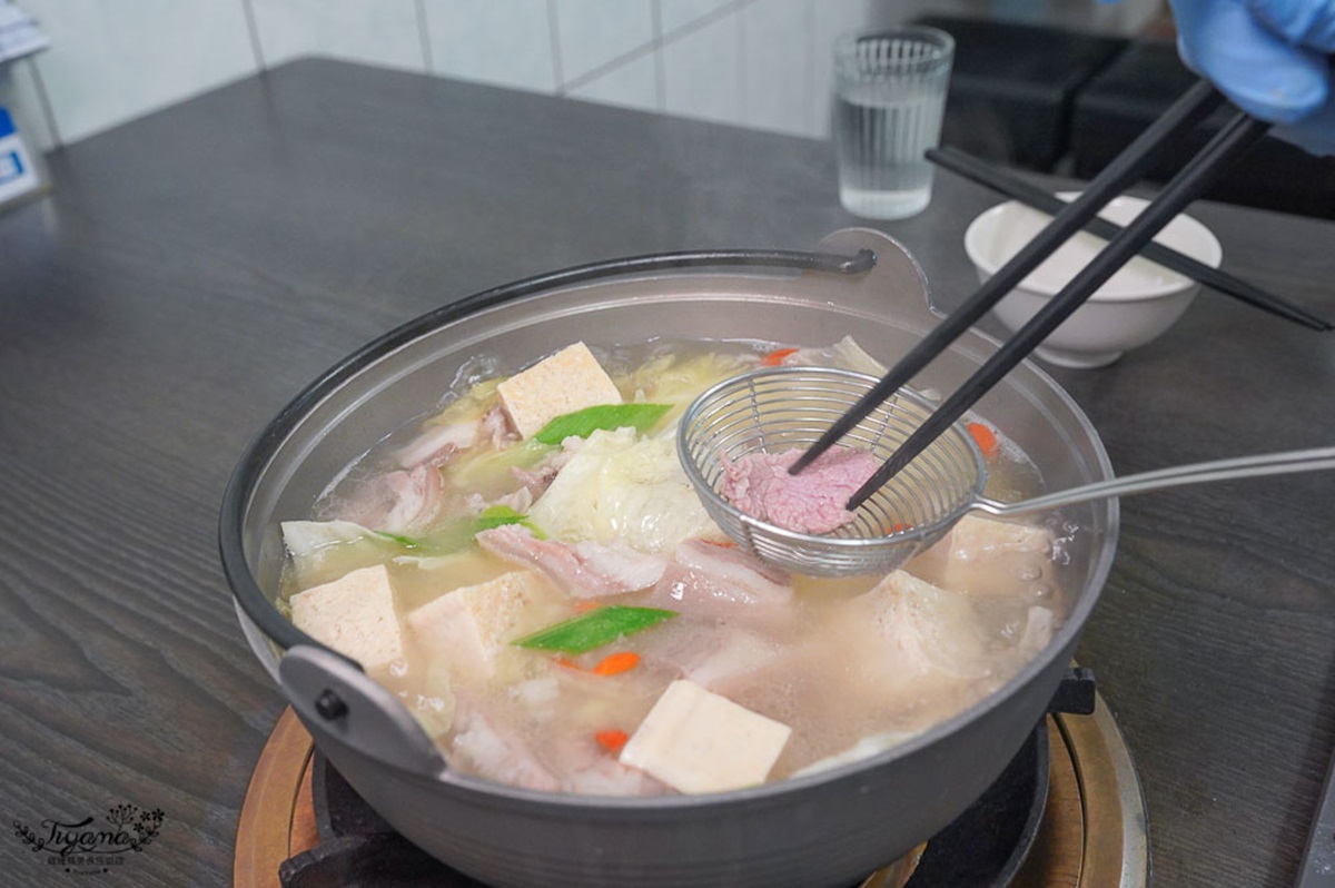 傳承三代「台南溫體羊肉爐」清甜不羶！「湯底」就要８道工序，必點羊菲力入口即化