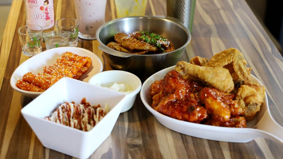 韓式炸雞界霸主！必點「半半雞」一次享2種口味，搭配醬醬飯、水蜜桃氣泡酒超對味