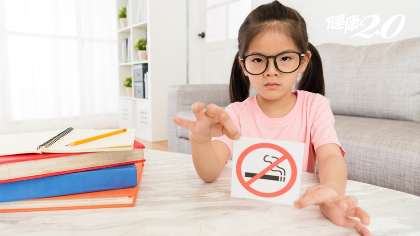 還在孩子面前抽菸？最新研究：吸二手菸的孩子，長大後脂肪肝風險99％
