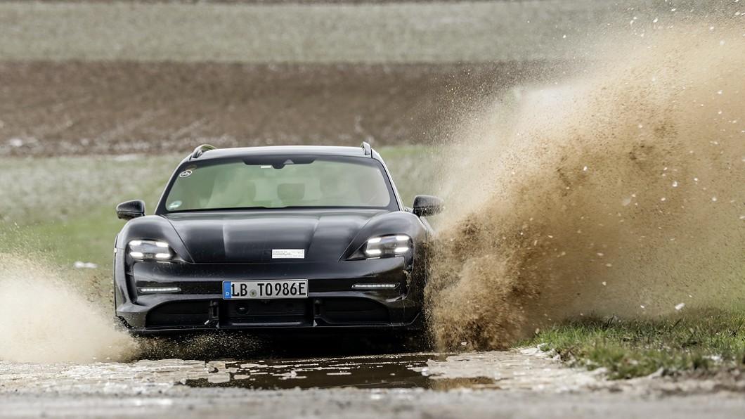 Porsche甚至為Taycan Cross Turismo提供輕度越野能力。(圖片來源/ Porsche)