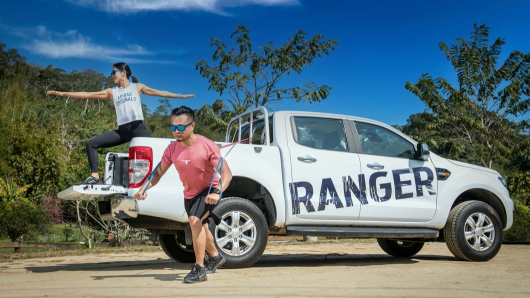 Ranger貨斗的面積相當大，在鋪設瑜伽墊之後，更可以用來做核心、伏地挺身等訓練。(圖片來源/ Ford)