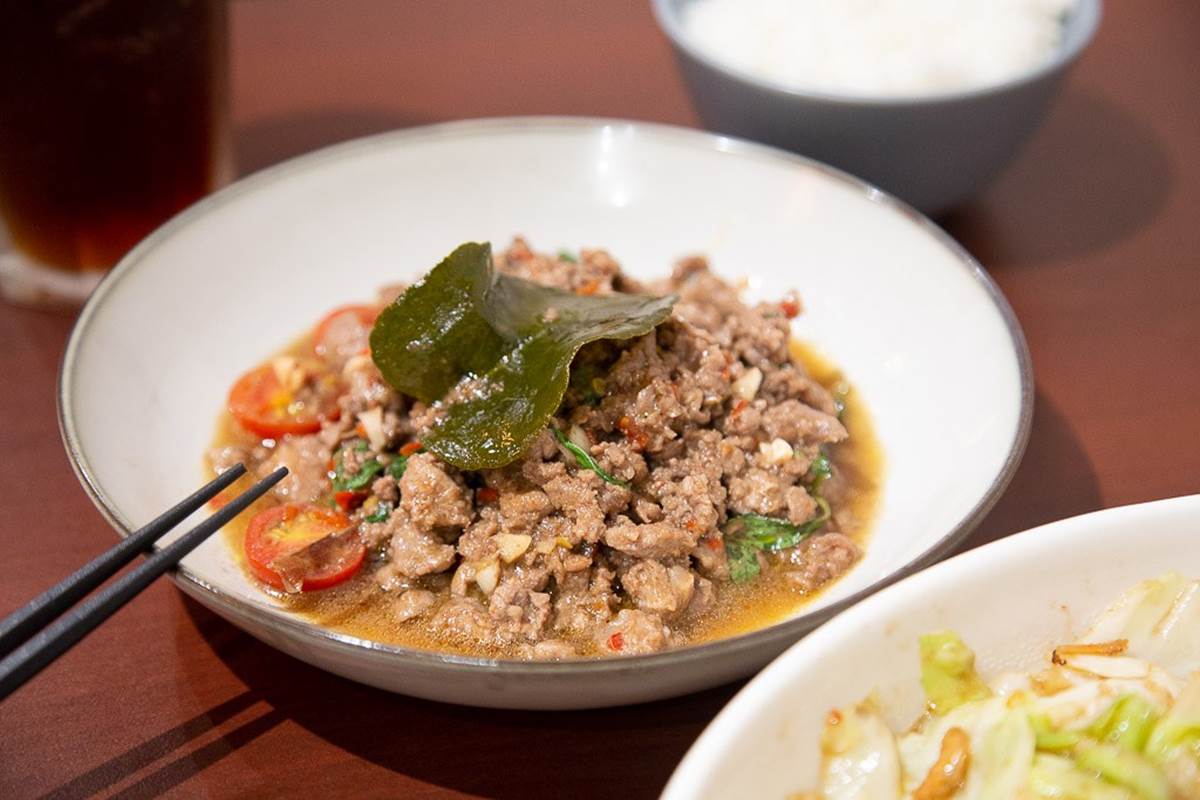 在地人才知！台南隱藏版平價泰菜超開胃，打拋牛、蝦醬高麗菜都是白飯小偷