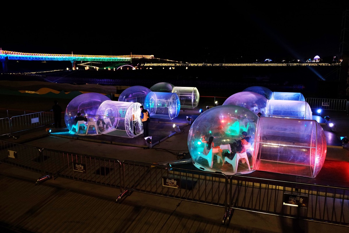 在「星空泡泡屋」裡看水舞！「2021南投燈會」10大燈區總整理，加碼璀璨煙火秀