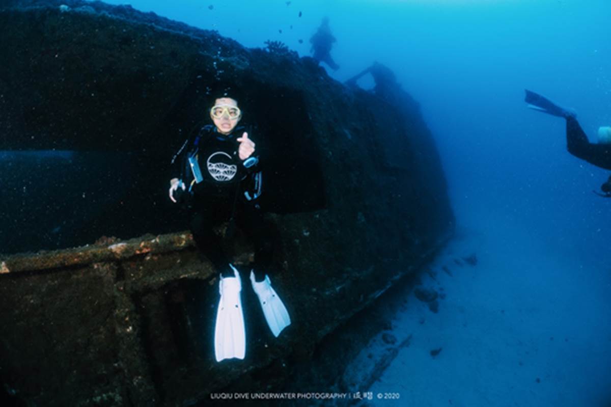 徜徉海底世界！小琉球考「進階潛水證照」全攻略，還能到美人洞、破沈船拍美照