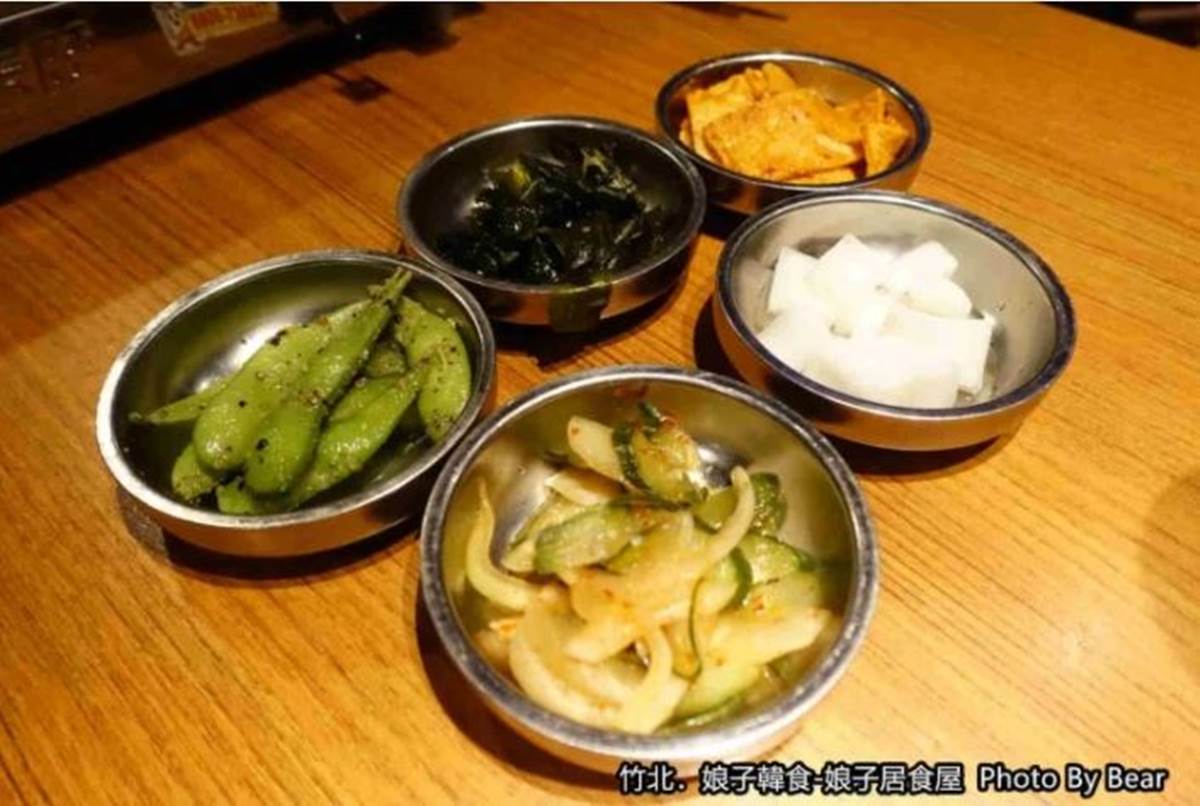 懶人輕鬆吃！韓式料理店有專人代烤，必點獨特「８色豬五花」：人蔘、松葉、大醬