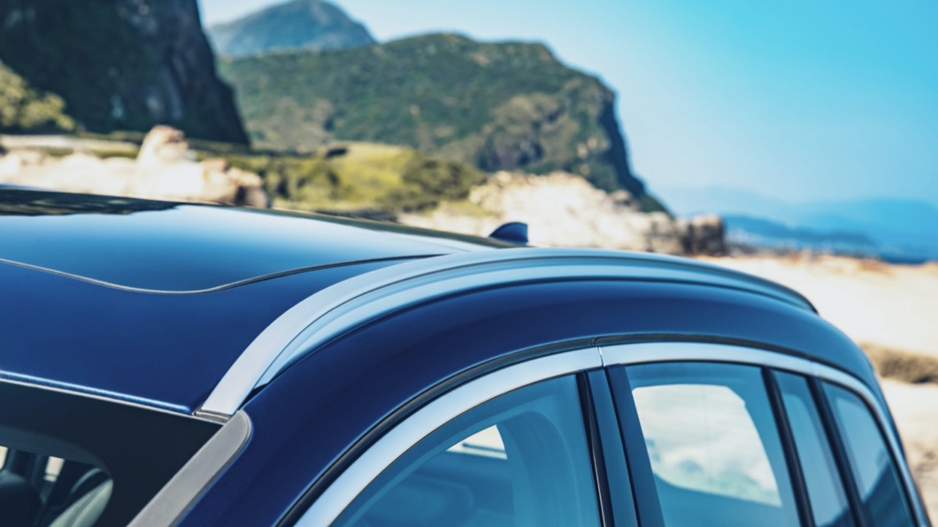 220i Gran Tourer Deluxe Edition豪華版車上配備鋁質車頂架，提供旅行所需之機能。(圖片來源/ BMW)