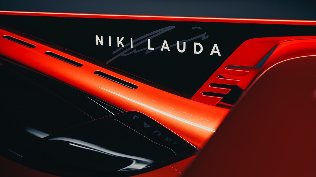 為了紀念傳奇車手Niki Lauda所推出的限量版聯名車款。(圖片來源/ GMA)