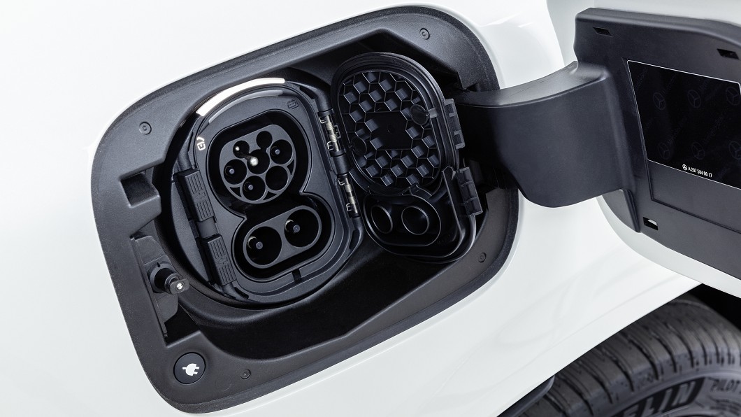 CCS1充電規格為目前歐、美車廠主流使用規格。(圖片來源/ Mercedes-Benz)