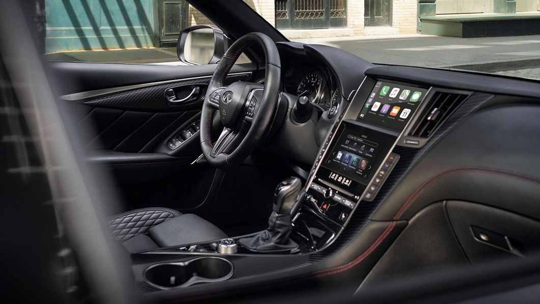 Q50 300GT配備InTouch雙螢幕主控台以及Apple CarPlay與Android Auto智慧型手機連接等內裝配備。(圖片來源/ Infiniti)