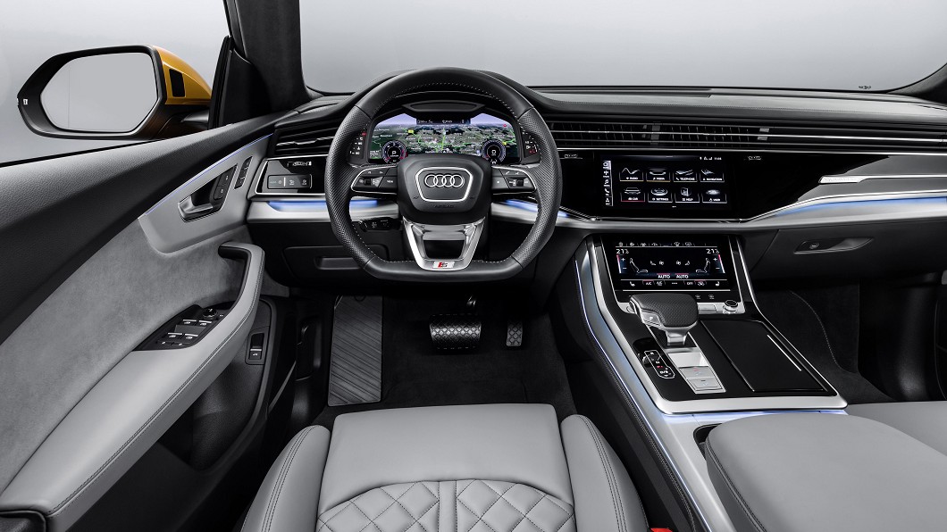 車內標配12.3吋全數位虛擬駕駛艙，以及雙觸控螢幕組成的MMI Touch Response控制介面。(圖片來源/ Audi)