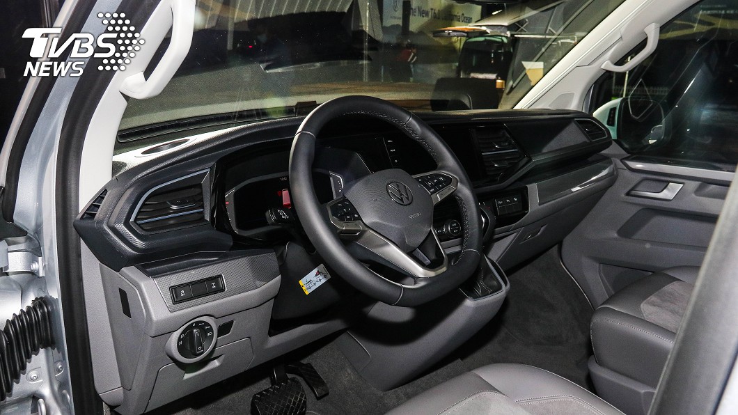 座艙設計與T6.1 Multivan相同，導入全數位儀錶板與9.2吋中控觸控螢幕。