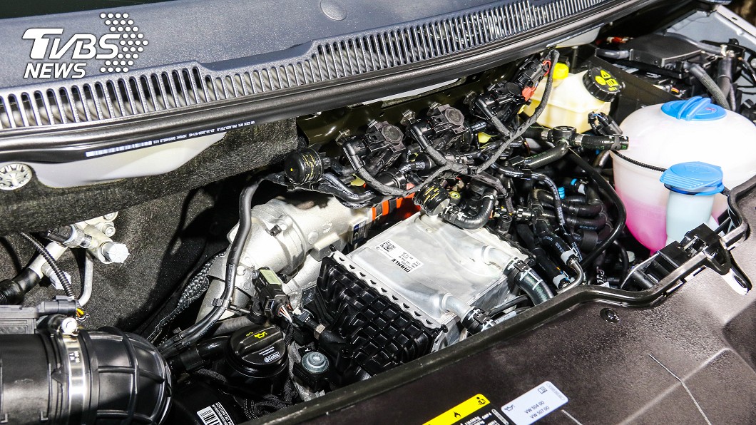 動力心臟為199匹馬力、45.9公斤米扭力輸出2.0升TDI柴油雙渦輪增壓引擎。