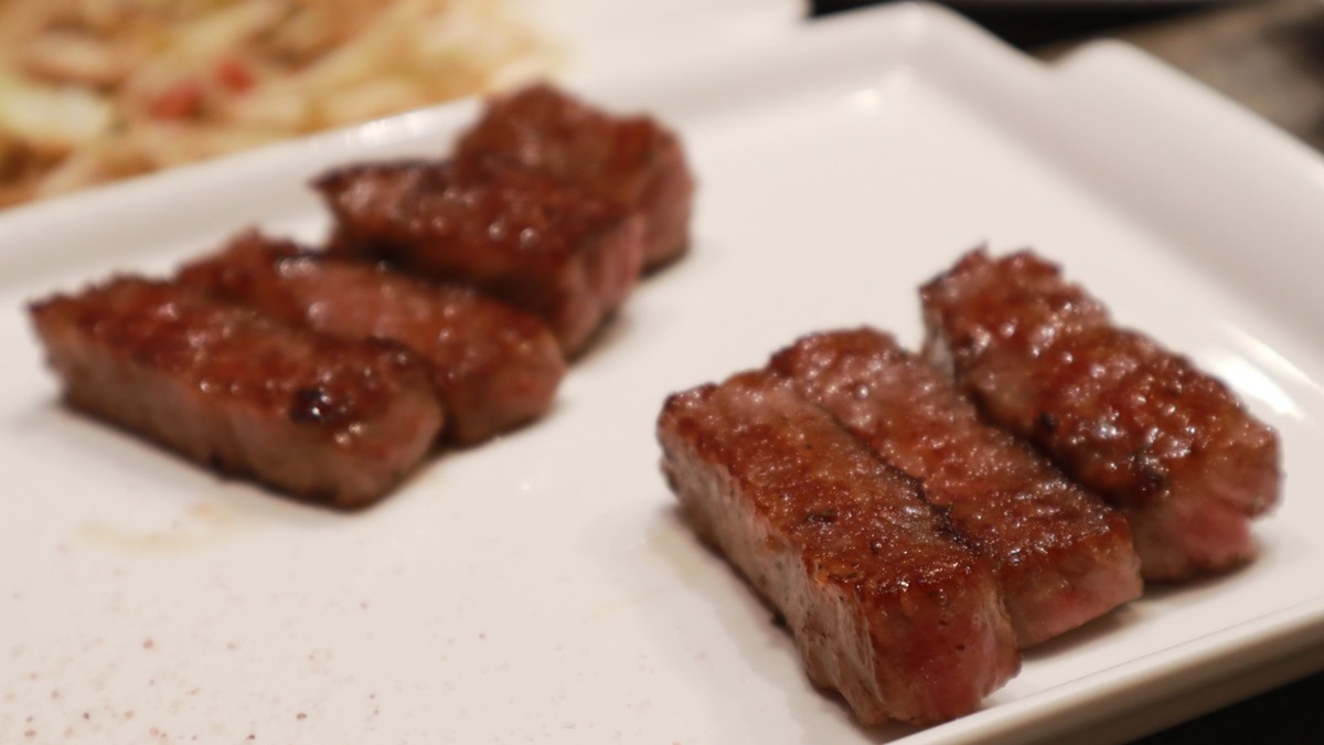 CP值爆表！超佛心鐵板燒488元吃得到「日本A5和牛」，加價70元還有和牛滷肉飯