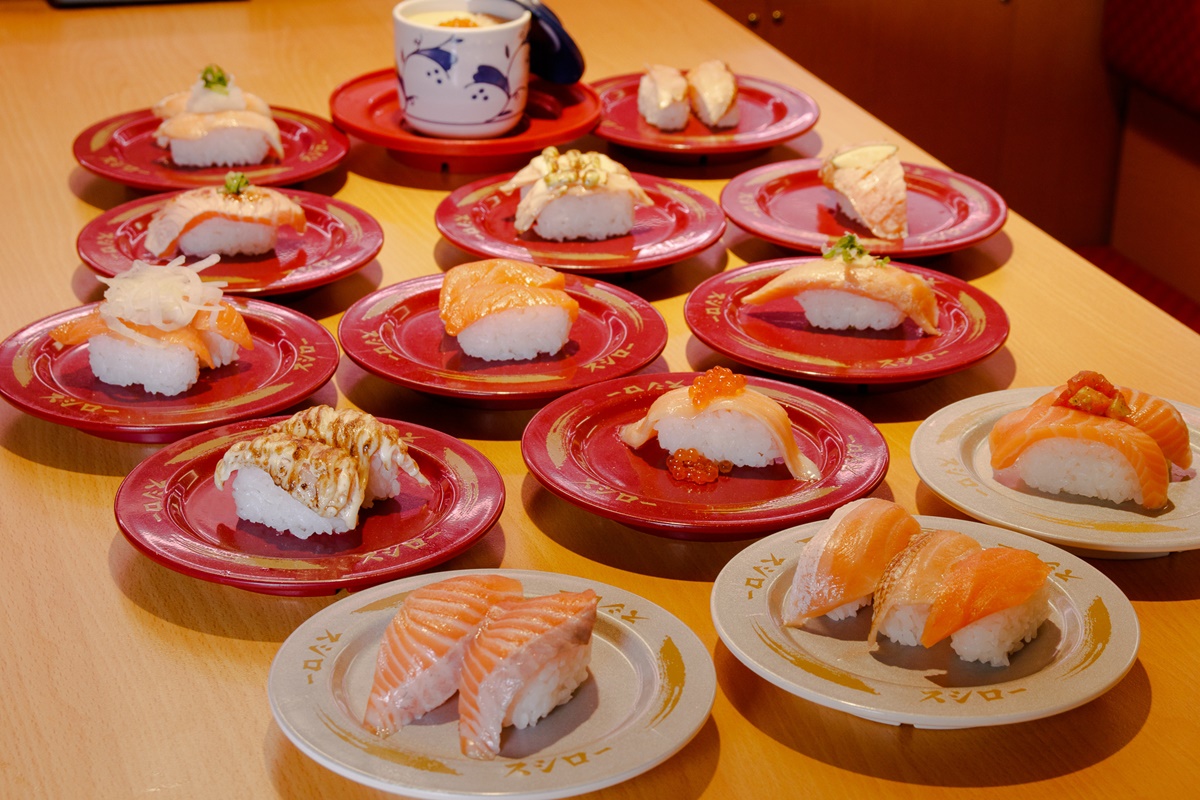 小圭、小瑜回家吃鮭魚！壽司郎「ㄍㄨㄟ」「ㄩˊ」姓名對對樂這2天限定，最爽可免費吃整桌