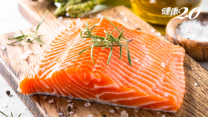 吃鮭魚好處多多！營養師建議1周2次 護心、顧腦、減重 預防失智、黃斑部退化