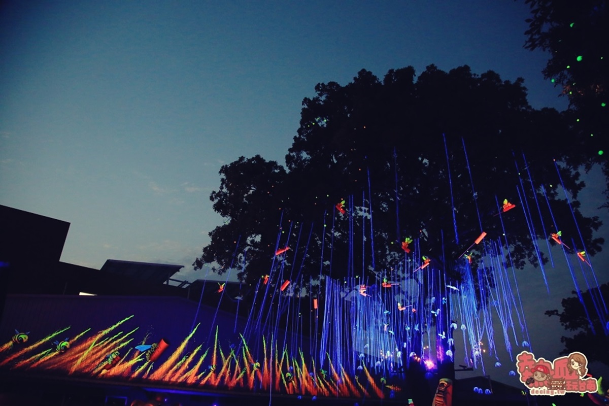台南免費景點再+1！全台首座蜂炮公園「阿凡達之樹」超適合夜拍，關公立體凹雕也必看