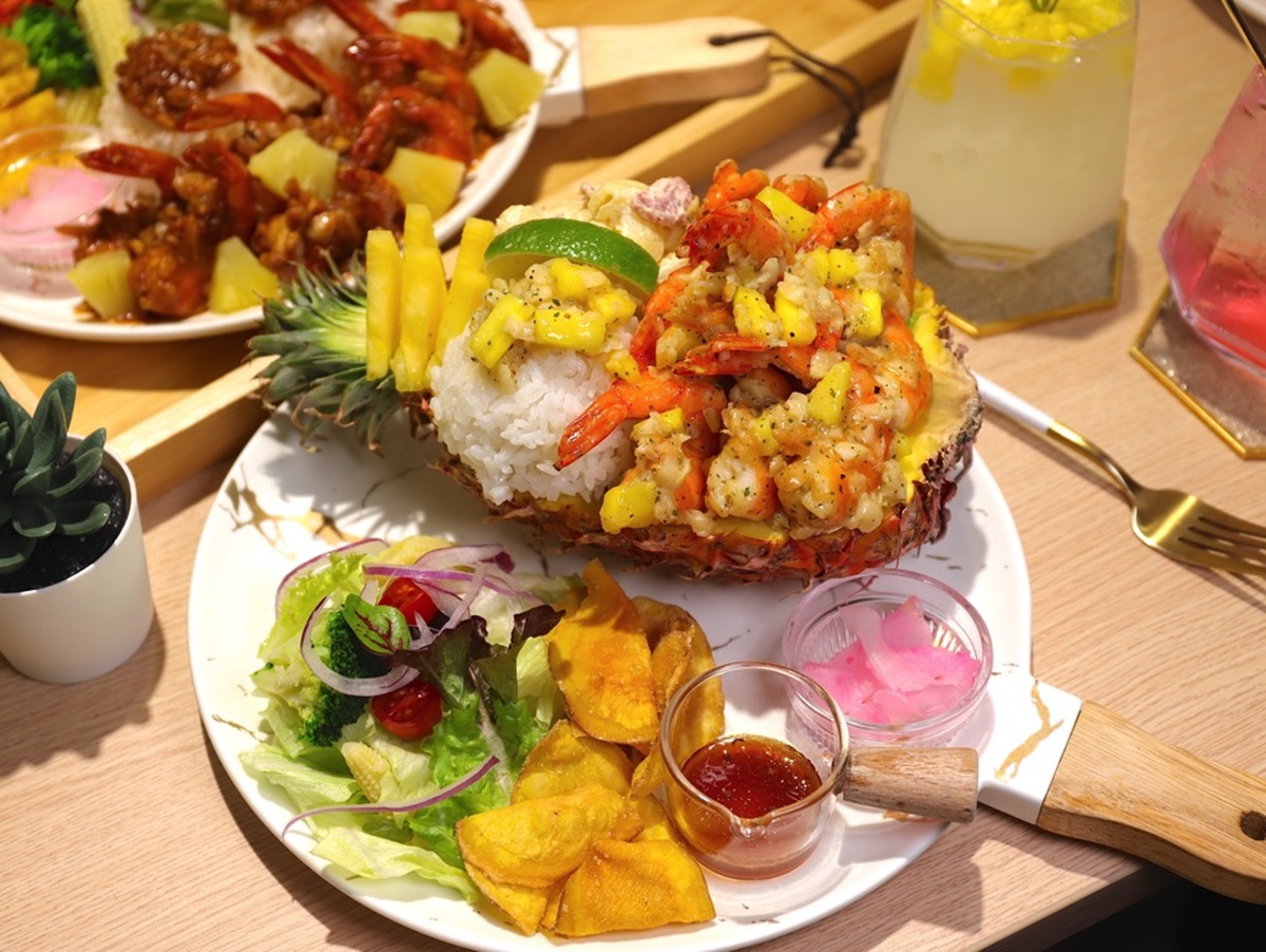 台南吃得到沖繩料理！隱藏新菜「巨無霸蝦蝦飯」鋪滿10隻大蝦，海水藍氣泡飲漸層超美拍