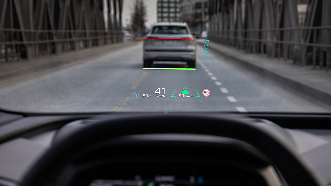 HUD抬頭顯示器具備AR擴增實境功能。(圖片來源/ Audi)
