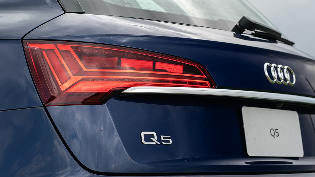 OLED尾燈內部燈組好似一個個的Q字形。(圖片來源/ Audi)