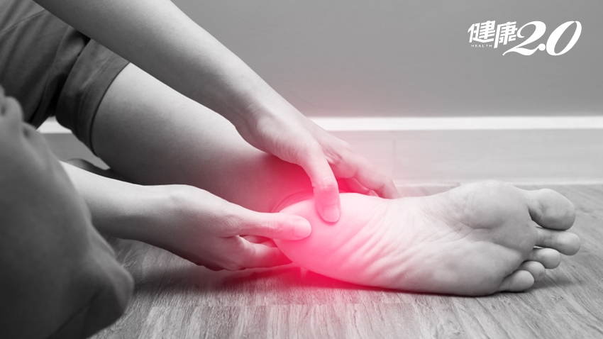 醫警告：「足底筋膜炎」疼痛時千萬不要按摩！急性期應該「這樣做」