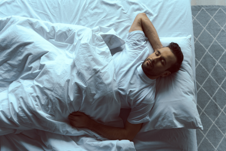 解密！兩性專家：男人的睡姿與「性慾強度」息息相關，「這樣睡」代表渴望大量性愛抒壓