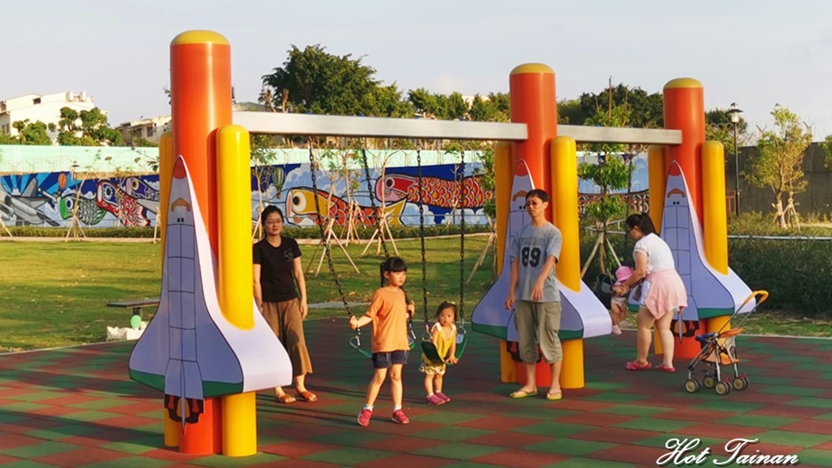 小孩放電首選！台南５公園免費玩：太空梭盪鞦韆、高空溜索、隱藏版侏儸紀