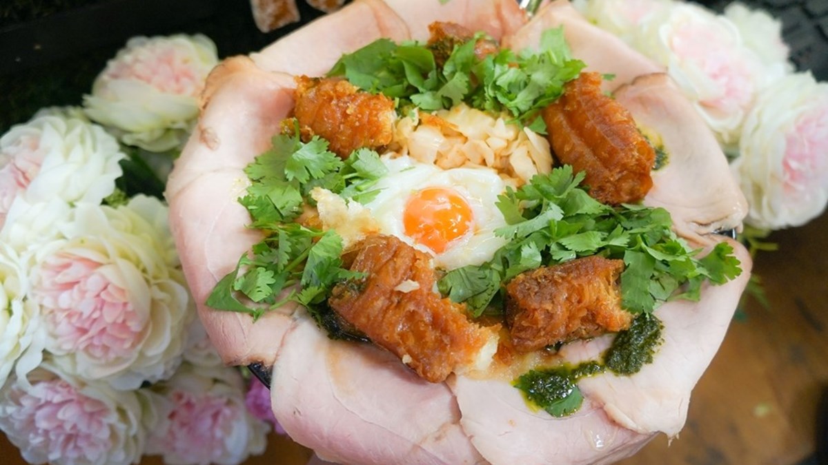 新北超有哏麵線！「極豚燒肉」鋪滿10片叉燒、溫泉蛋，隱藏版想吃要預約