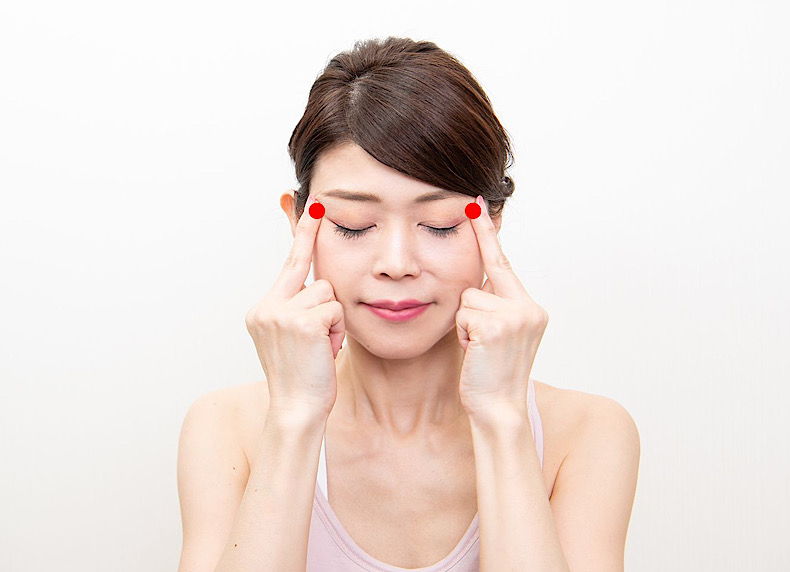 日美容師大推「0技巧抗老眼部按摩」法！只要10秒就能改善眼部老化、活化眼周
