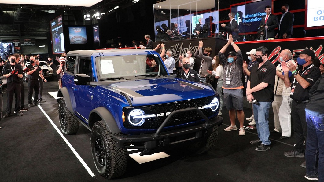 車身編號VIN 001的Ford Bronco以3,065萬標出。(圖片來源/ 取自Barrett-Jackson臉書) 天下第一號福特越野車 拍賣價飆破3000萬