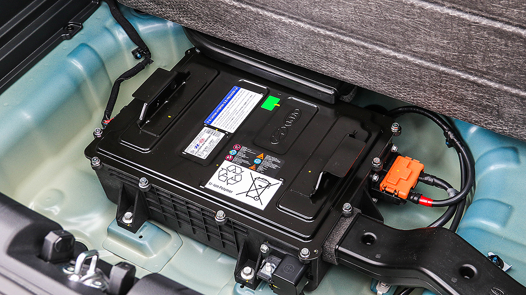 48V鋰電池則安裝於行李廂下方。