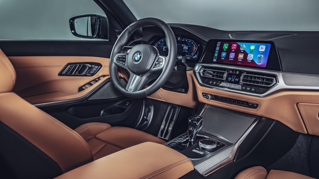 車上也標配12.3吋虛擬儀表，以及10.25吋中央螢幕。(圖片來源/ BMW)