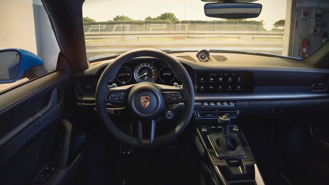911 GT3全車採用輕量化設定，搭載手排變速箱時車重僅1,418kg。(圖片來源/ Porsche)