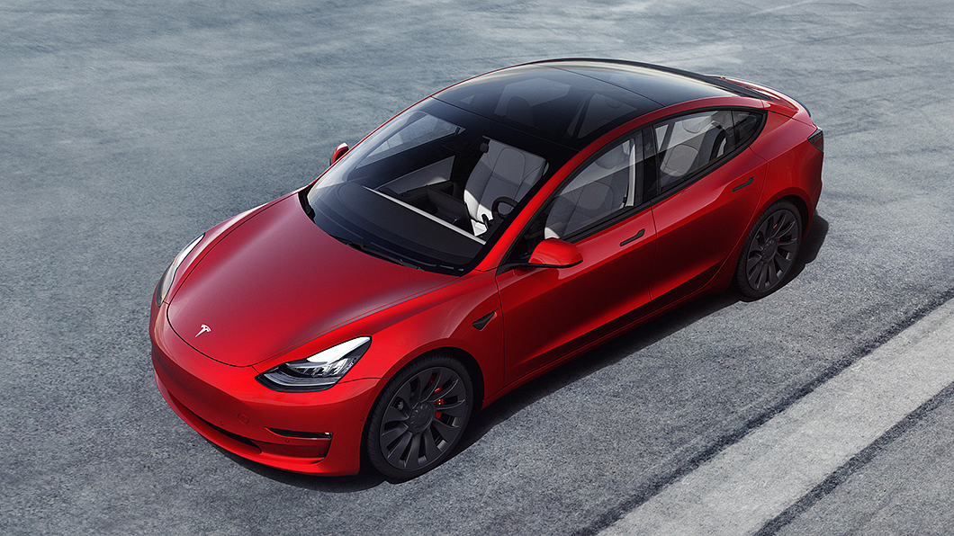 如依現行規劃電動車稅金級距，Model 3 Performance車型牌照稅預計突破11萬元。(圖片來源/ Tesla)