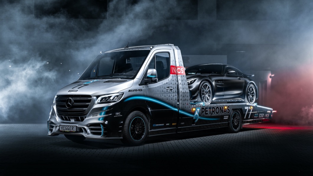 被稱為Sprinter Petronas Edition的拖板車是Kegger限量打造的作品,完整度相當高,且全球僅有25部的數量。(圖片來源/ Kegger) 跑車好自載! Kegger「賓士拖板車」限量25台